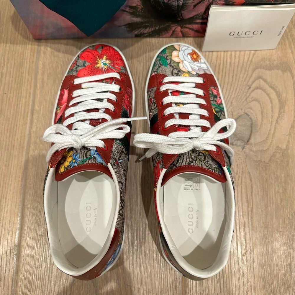 Gucci Supreme Flora Sneakers - Picture 8 of 13